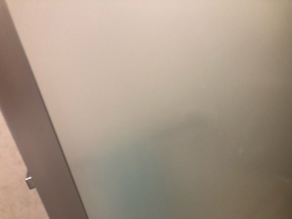 浴室の強化ガラス扉（不透明）